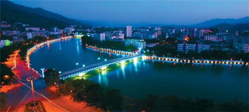 加盟宜洛绝凉皮年利润是多少，加盟宜洛绝凉皮投资需要多少成本